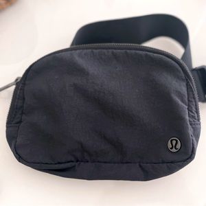Lululemon Everywhere Belt Bag 1L Black (dark grey)